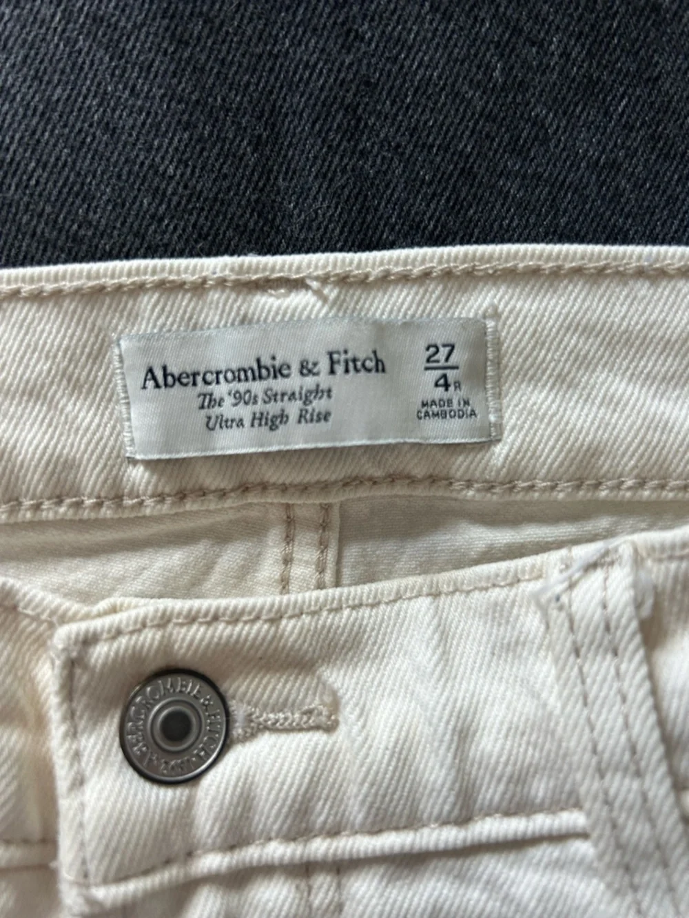 Abercrombie & Fitch Off-White Relaxed Jeans - Picture 2 of 4